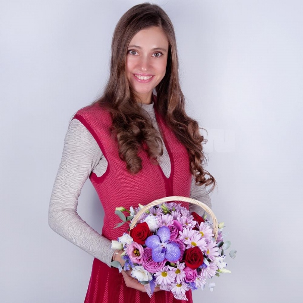 Vanda Orchid bud - 2, Bacardi Pink Spray Chrysanthemum - 3, Purple Lisianthus (Eustoma) - 2, Red rose 50 cm - 5, Spray peony rose Lavander, 50 cm - 1, Small Basket, Oasis, Flask for orchids, Pistachio, Blue Statice, Ribbon