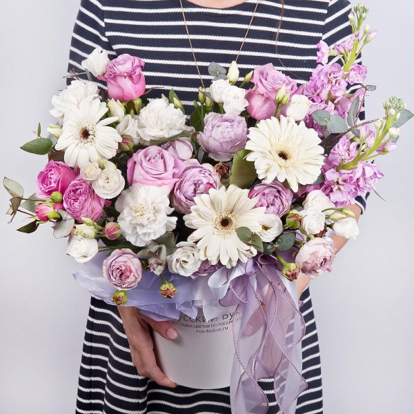 Gerbera white - 4, Pink Matthiola - 2, Spray peony rose Lavander, 50 cm - 4, Pink rose 50 cm - 5, Carnation white, cream - 5, lisianthus - 2, Round flower box small , Oasis, Wrapping Paper, Eucalyptus