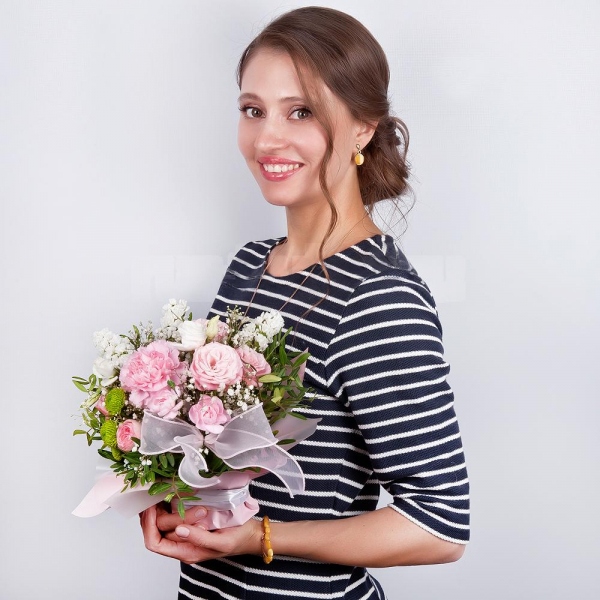 Pink carnation - 3, Gypsophila - 1, Bright pink spray rose mix, 50 cm - 2, Pink spray carnation - 2, Athos pom Feeling Green - 2, White statice, Pistachio, Oasis, Wrapping Paper