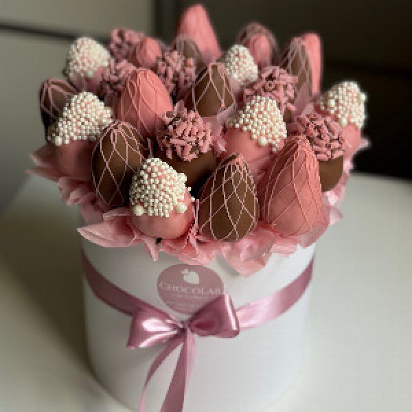 Chocolate-Dipped Strawberries "Sweet Love"