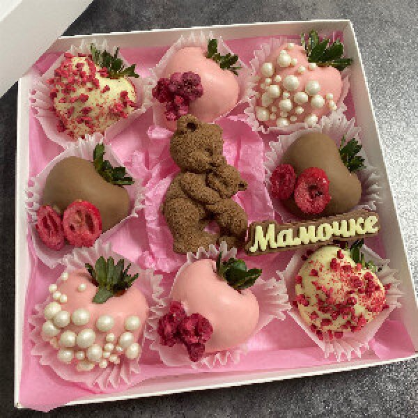 Chocolate-Covered Strawberries "For Mom"