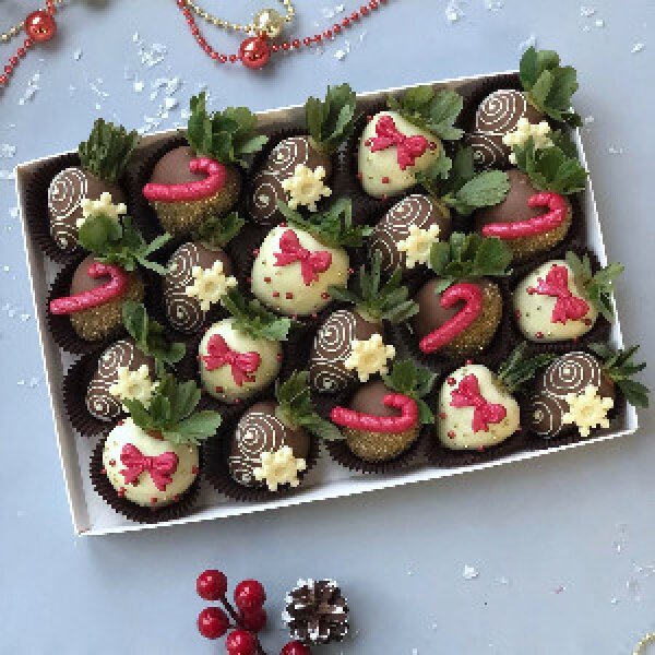 Chocolate-Covered Strawberries "Christmas"