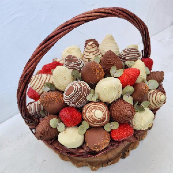 Strawberries in Chocolate "Strawberry Basket"