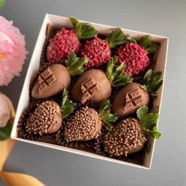 Chocolate-Covered Strawberries "Sweet Accent"