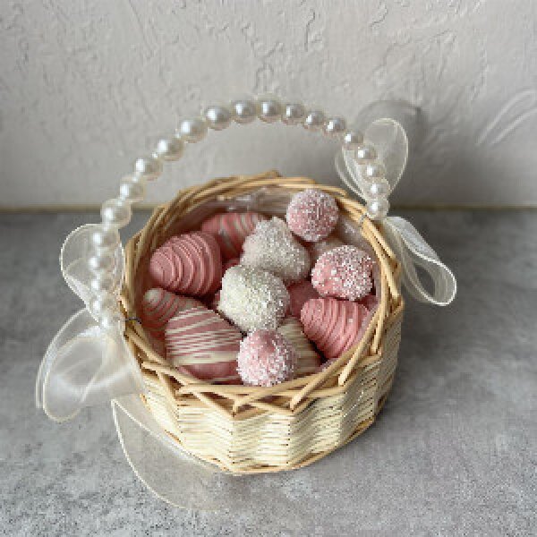 Strawberry in chocolate "Snow Tango"