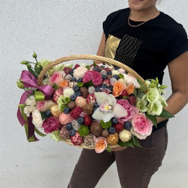 Royal Garden Berry Basket