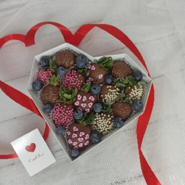 Berry Heart Chocolate Covered Strawberries