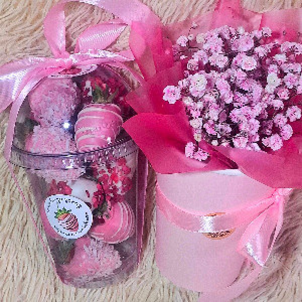Pink Tenderness Chocolate Covered Strawberries