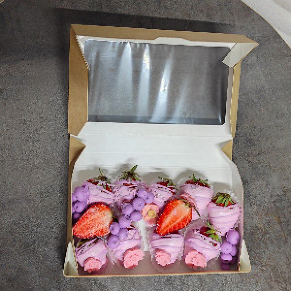 Gentle Cloud Strawberries in Chocolate