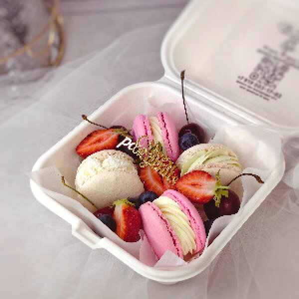 Macaron Pastries "Parisian Secrets" Berry
