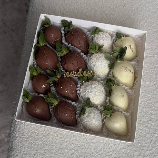 "I Love You" Chocolate Strawberries, 16 Pieces
