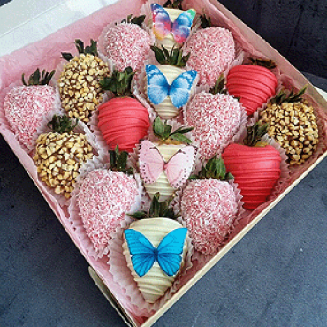 Chocolate-Covered Strawberries "Butterflies"