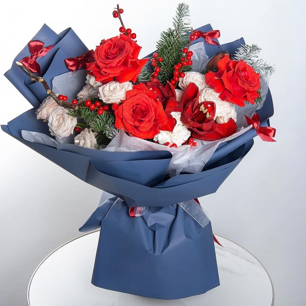 Red rose Nina 50 cm - 3, Red amaryllis - 1, Peony sprayrose - 4, Spruce branches (1pc.), Artificial branch, Ilex, Wrapping Paper