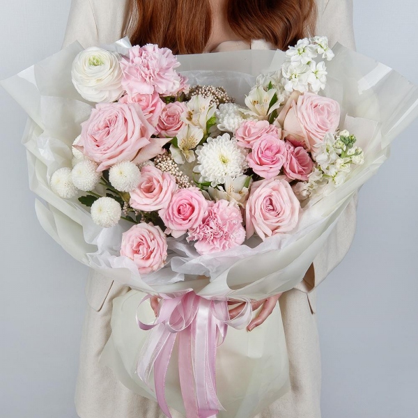 Ranunculus White - 1, Peony rose pink 'OHara' - 3, White Matthiola - 2, Bright pink spray rose mix, 50 cm - 3, Pink carnation - 9, Alstromeria white, soft pink - 2, Newton White Spray Chrysanthemum - 1, Baltica White Spray Chrysanthemum - 1, Ozotamnus, Wrapping Paper