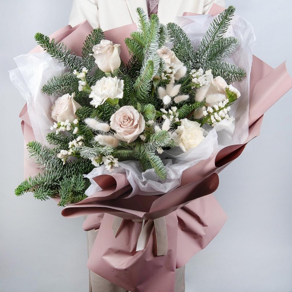 Rose Pink 50 cm Ecuador (Chelo, Hermosa, Novia, Titanik, Engagement, Pink Mondiale) - 5, Carnation white, cream - 6, Spruce branches (1pc.), Dried flowers in assortment, White statice, Wrapping Paper
