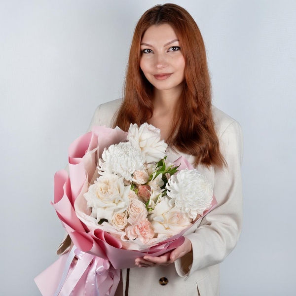 Chrysanthemum white Bigoudi - 2, Peony style roses - 3, Carnation white, cream - 9, Baltica White Spray Chrysanthemum - 1, Alstromeria white, soft pink - 6, Peony sprayrose - 3, Wrapping Paper