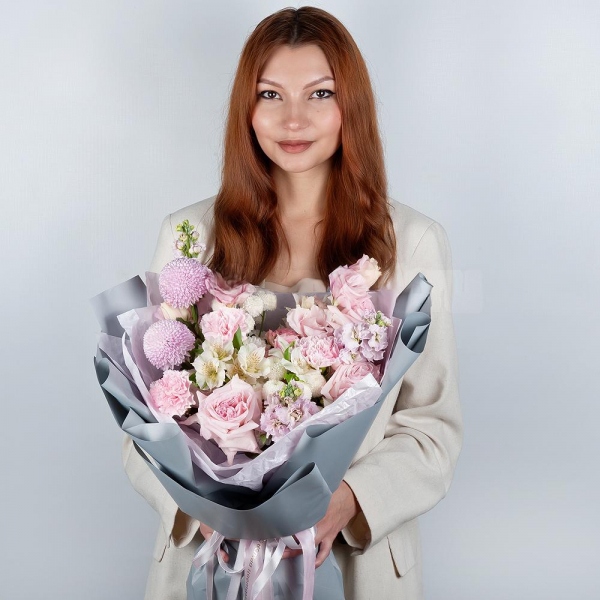 Momoko Chrysanthemum - 2, Newton White Spray Chrysanthemum - 3, Pink Lisianthus (Eustoma) - 2, Matthiola Lilac - 2, Peony sprayrose - 3, Pink carnation - 15, Alstromeria white, soft pink - 4, Peony rose pink 'OHara' - 3, Wrapping Paper