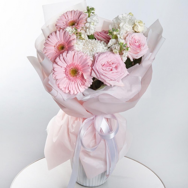 Chrysanthemum white Bigoudi - 1, Gerbera pink - 7, Peony rose pink 'OHara' - 3, White Matthiola - 2, lisianthus - 3, Wrapping Paper