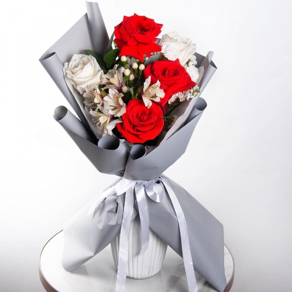 Red rose Nina 50 cm - 5, White rose 50 cm Ecuador - 4, Alstromeria white, soft pink - 2, White spray carnation - 2, Hypericum, Ruscus, White statice, Wrapping Paper