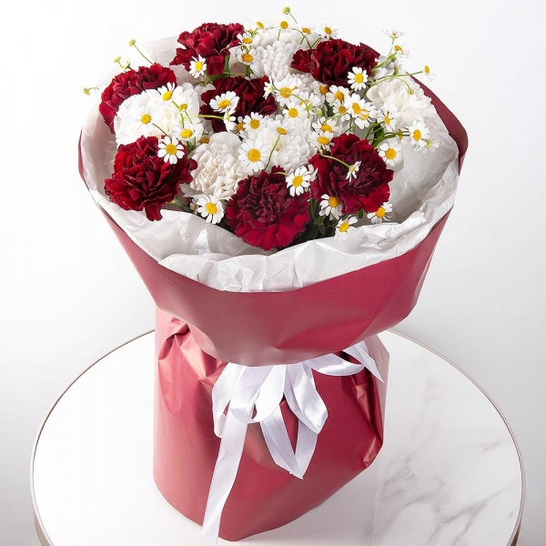 Baltica White Spray Chrysanthemum - 1, Carnation red - 19, Chamomile - 2, Wrapping Paper
