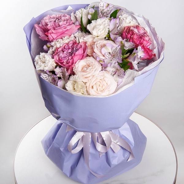 Pink rose Country Blues 50 cm - 3, Peony sprayrose - 2, Baltica White Spray Chrysanthemum - 1, Alstromeria lilac, purple - 7, lisianthus - 2, Wrapping Paper