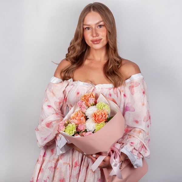 Pink-orange rose Phoenix 50 cm - 3, Baltica White Spray Chrysanthemum - 1, Bright pink spray rose mix, 50 cm - 3, Green carnation - 7, Wrapping Paper