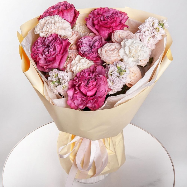 Pink rose Country Blues 50 cm - 5, Peony sprayrose - 2, Baltica White Spray Chrysanthemum - 1, Matthiola Lilac - 3, Carnation white, cream - 7, Wrapping Paper