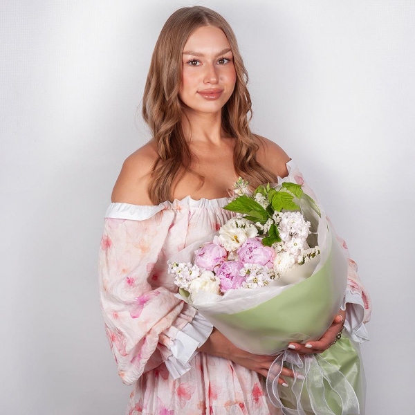 Peony pink - 3, Baltica White Spray Chrysanthemum - 7, Matthiola Lilac - 4, lisianthus - 4, White statice, Wrapping Paper,  Raspberry branch