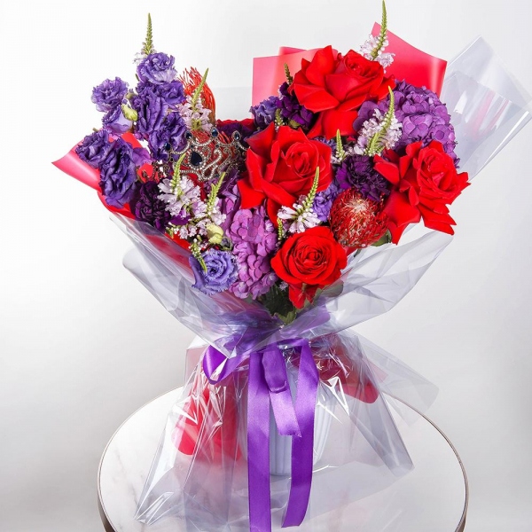 Blue/purple hydrangea - 2, Purple Lisianthus (Eustoma) - 2, Red rose Nina 50 cm - 9, Lilac carnation - 6, Veronica spray, Nutan, Decorative crown, Wrapping Paper