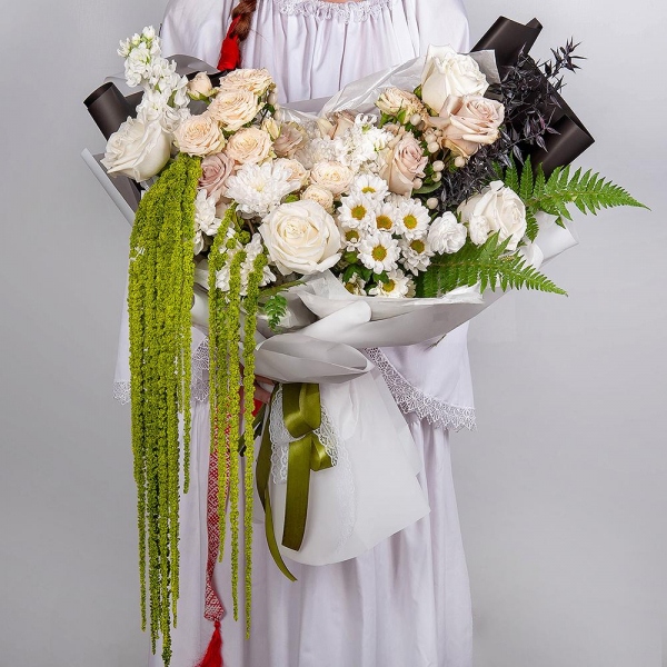 Cream Rose 50 cm Ecuador (Creme Caramel) - 7, White rose 50 cm Ecuador - 6, Spray rose: white, cream, light pink 50 cm - 5, White Matthiola - 3, lisianthus - 2, Baltica White Spray Chrysanthemum - 1, Santini White Spray Chrysanthemum - 1, Hypericum, Amaranth stabilized, Fern (1 pc.), Wrapping Paper, Dried flowers in assortment