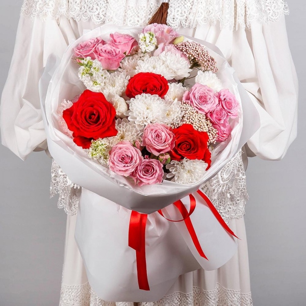 Red rose Nina 50 cm - 7, Bright pink spray rose mix, 50 cm - 9, Pink Lisianthus (Eustoma) - 2, White Matthiola - 3, Baltica White Spray Chrysanthemum - 3, Ozotamnus, Wrapping Paper