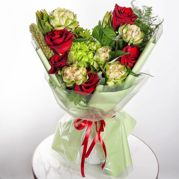 Red rose 50 cm - 10, Rose Veggie 50 cm - 9, Green Hydrangea - 1, Leukodendron, Asparagus setaceus (1 pc.),  Raspberry branch, Panicum, Wrapping Paper