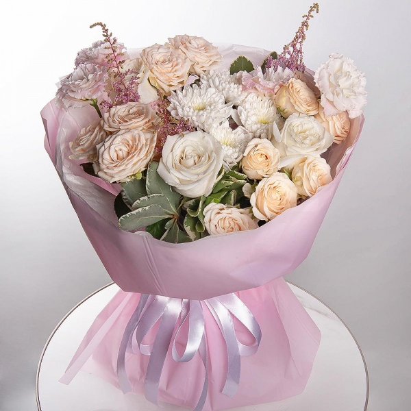 Peony sprayrose - 5, Pink Lisianthus (Eustoma) - 2, Baltica White Spray Chrysanthemum - 3, White rose 50 cm Ecuador - 7, Astilbe, Salal, Wrapping Paper