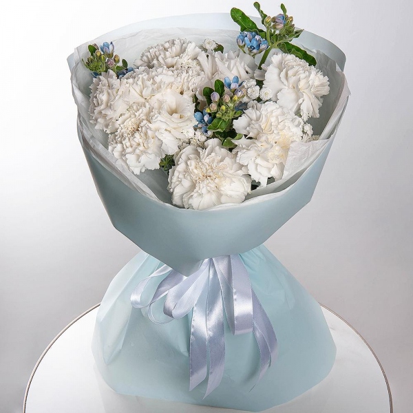 Carnation white, cream - 15, lisianthus - 2, Baltica White Spray Chrysanthemum - 2, Oksipetalum, Wrapping Paper