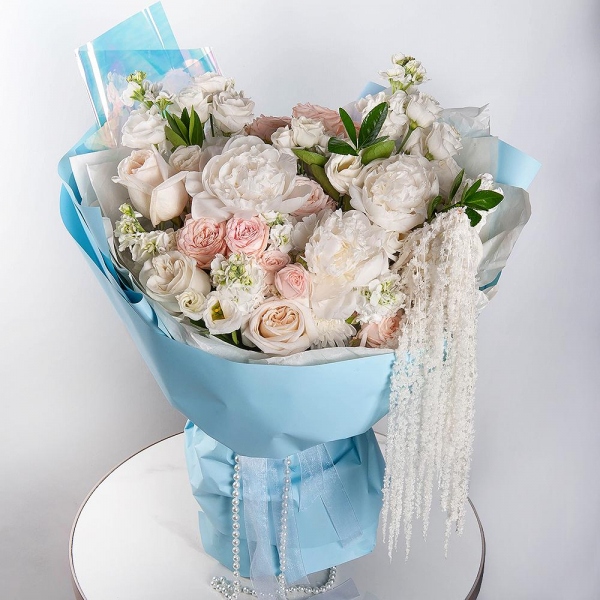 Peony white - 3, Peony style roses - 3, White rose 50 cm Ecuador - 7, White Matthiola - 15, Peony sprayrose - 3, Baltica White Spray Chrysanthemum - 6, lisianthus - 3, Pittosporum, Decorative element small, Wrapping Paper, Amaranth stabilized