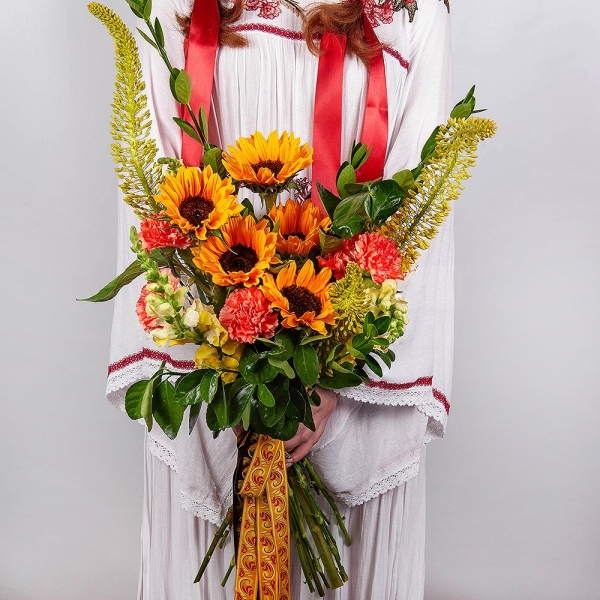 Sunflower - 5, Pink carnation - 11, White Matthiola - 7, White Delphinium - 3, Pittosporum, Ribbon