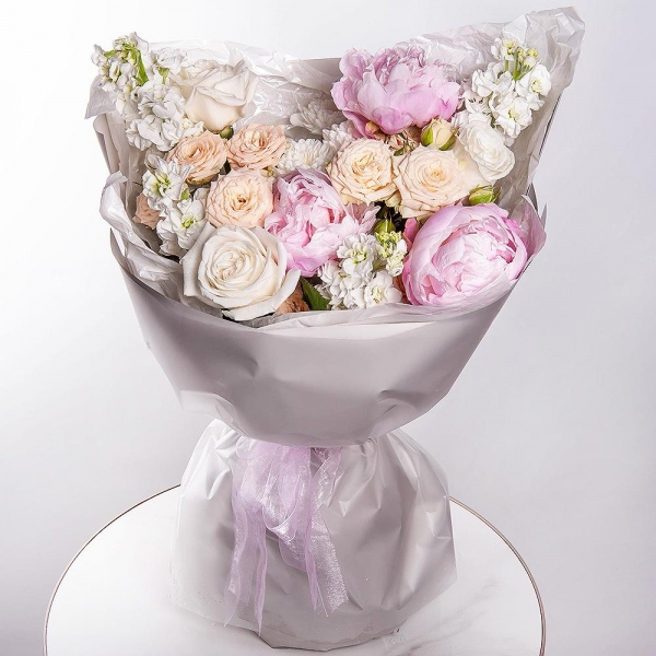 Peony pink - 3, White Matthiola - 4, Spray rose: white, cream, light pink 50 cm - 2, White rose 50 cm Ecuador - 7, Baltica White Spray Chrysanthemum - 8, Wrapping Paper