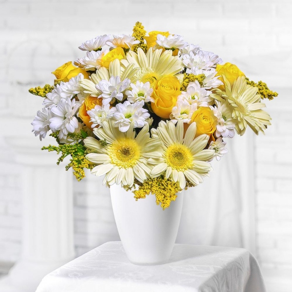 Yellow rose 50 cm - 10, Gerbera yellow - 7, Bacardi White Spray Chrysanthemum - 7, Solidago (1 pc.), Felt, Ribbon