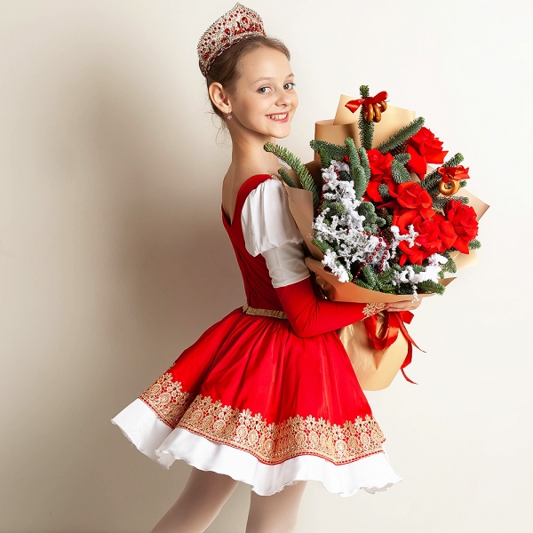 Rose Red 50 cm Ecuador - 7, Spruce branches (1pc.), Artificial branch, Decorative element small, Cones (1pc.), Decorative element medium, Wrapping Paper