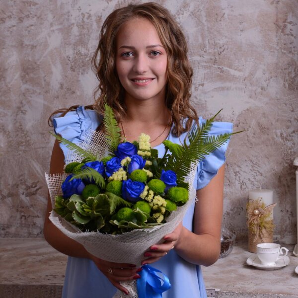 Rose blue - 11, Athos pom Feeling Green - 4, Pittosporum, Yellow Statice, Ambrella, Jute 1 meter, Ribbon