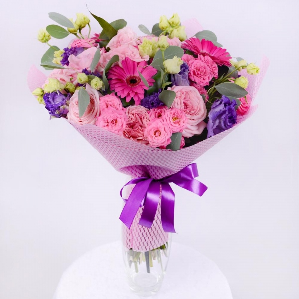 David Austin peonyroses - 11, Purple Lisianthus (Eustoma) - 6, Bright pink spray rose mix, 50 cm - 9, Gerbera pink - 5, Aspidistra (1 pc.), Eucalyptus populus (1 pc.), Felt, Ribbon