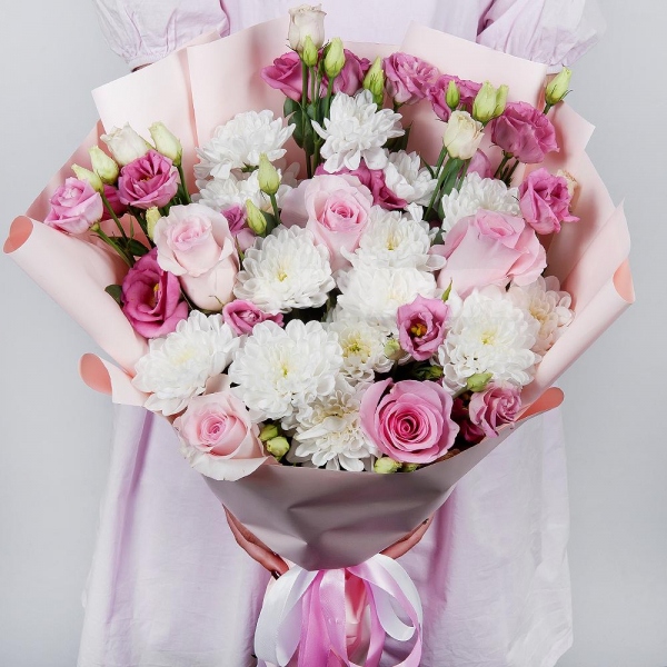 Baltica White Spray Chrysanthemum - 4, Pink Lisianthus (Eustoma) - 4, Pink rose 50 cm - 7, Wrapping Paper