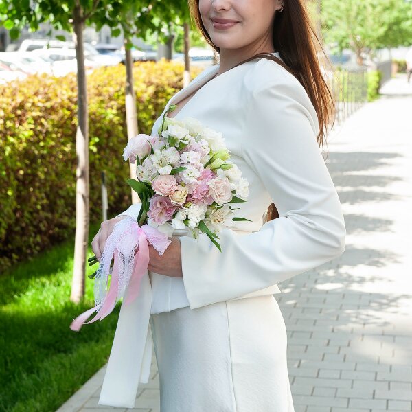 lisianthus - 2, Pink Lisianthus (Eustoma) - 2, Alstromeria white, soft pink - 2, Pink Matthiola - 2, Pink spray carnation, Ribbon