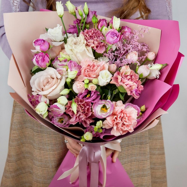 Cream Rose 50 cm Ecuador (Creme Caramel) - 5, Peony sprayrose - 6, Pink carnation - 7, lisianthus - 2, Pink Lisianthus (Eustoma) - 2, Solidago (1 pc.), Wrapping Paper
