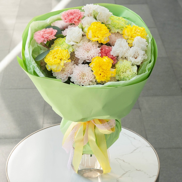Green carnation - 5, lisianthus - 3, Baltica Pink Spray Chrysanthemum - 3, Yellow carnation - 6, Pink carnation - 4, Eucalyptus populus (1 pc.), Wrapping Paper