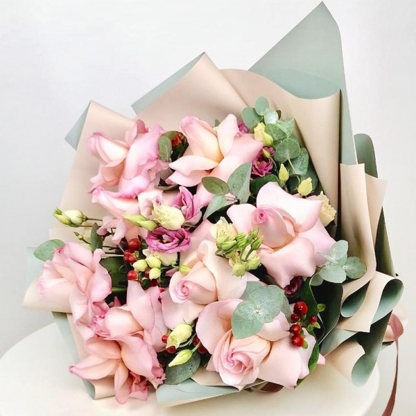 Rose Pink 50 cm Ecuador (Chelo, Hermosa, Novia, Titanik, Engagement, Pink Mondiale) - 13, Pink Lisianthus (Eustoma) - 6, Hypericum, Eucalyptus Cinerea, Wrapping Paper