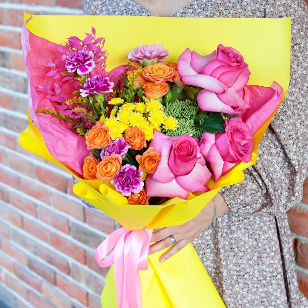 Athos poms Stallion - 2, Spray rose: yellow, orange 50 cm - 3, Pink carnation - 2, Pink spray carnation - 3, Rose Pink 50 cm Ecuador (Chelo, Hermosa, Novia, Titanik, Engagement, Pink Mondiale) - 3, Sedum, Dried flowers decor, Wrapping Paper