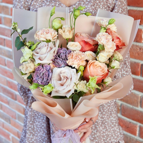 Peony rose Kahala 50 cm - 3, Rose Powder 50 cm Ecuador (Quicksand, Menta) - 3, Lilac carnation - 4, lisianthus - 4, Spray rose: white, cream, light pink 50 cm - 4, Carnation white, cream - 3, Symphoricarpos, Wrapping Paper