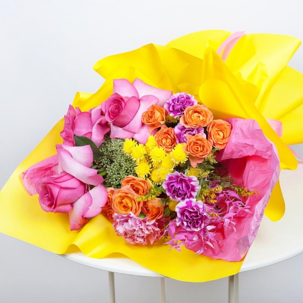 Athos poms Stallion - 3, Spray rose: yellow, orange 50 cm - 3, Pink carnation - 2, Rose Pink 50 cm Ecuador (Chelo, Hermosa, Novia, Titanik, Engagement, Pink Mondiale) - 5, Pink spray carnation - 4, Sedum, Dried flowers decor, Wrapping Paper