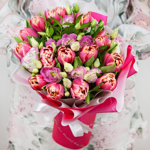 Pink Lisianthus (Eustoma) - 4, Pink tulip - 25, Pistachio, Wrapping Paper